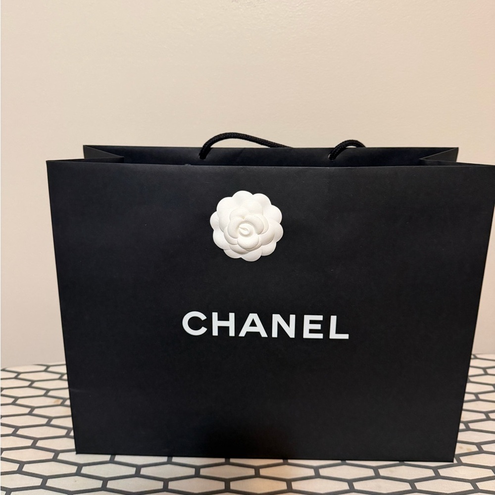 5 CHANEL Classic Black Gift paper Bags - Picture 3 of 4